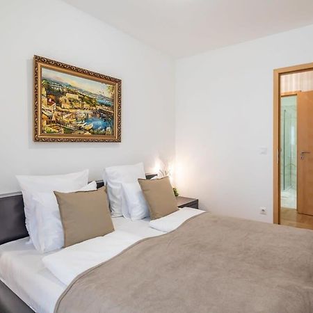 Homey Apartment With Ac And Balcony Budapest Exteriör bild