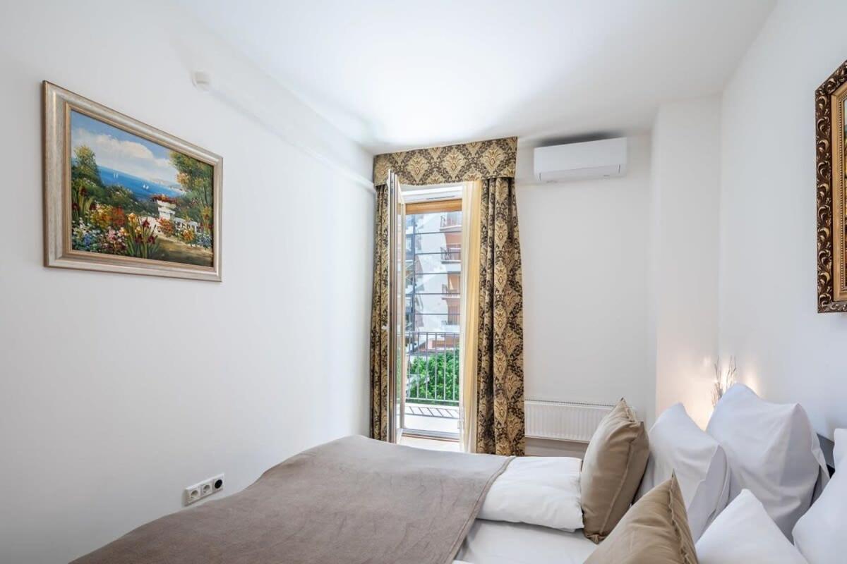 Homey Apartment With Ac And Balcony Budapest Exteriör bild