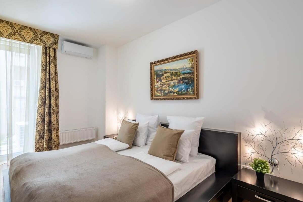 Homey Apartment With Ac And Balcony Budapest Exteriör bild